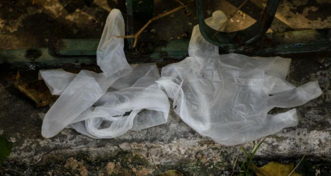 Μην πετάτε γάντια και μάσκες στους μπλε κάδους - Δείτε γιατί!