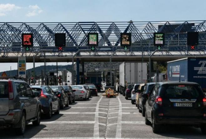 Χαμός στα διόδια της Ελευσίνας - Δείτε βίντεο! (vd)