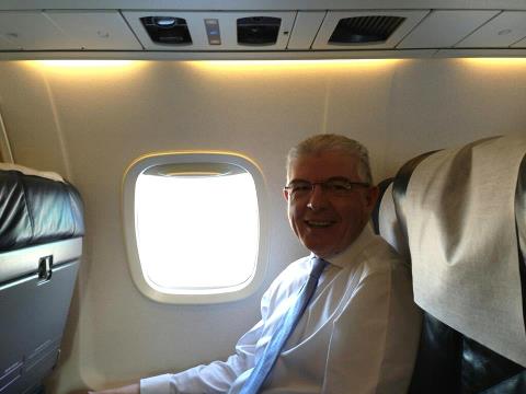 Ο Ανδρέας Λυκουρέντζος στο αεροπλάνο για ταξίδι στην Τουρκία (εικόνα)