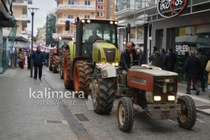 Αγροτική συγκέντρωση στην κεντρική πλατεία της Τρίπολης