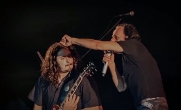 &Omicron; &Alpha;&rho;&kappa;ά&sigmaf; &Beta;&alpha;&sigma;ί&lambda;&eta;&sigmaf; &Pi;&alpha;&pi;&alpha;&kappa;&omega;&nu;&sigma;&tau;&alpha;&nu;&tau;ί&nu;&omicron;&upsilon; &sigma;&upsilon;&mu;&mu;&epsilon;&tau;έ&chi;&epsilon;&iota; &sigma;&tau;&omicron; &nu;έ&omicron; &tau;&rho;&alpha;&gamma;&omicron;ύ&delta;&iota; &tau;&omicron;&upsilon; &Tau;ά&sigma;&omicron;&upsilon; &Sigma;&kappa;&omicron;ύ&rho;&alpha; (vd)