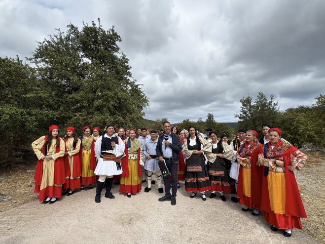 &Delta;&epsilon;ί&tau;&epsilon; &tau;&omicron; &Pi;&rho;ώ&tau;&omicron; &Tau;&sigma;&alpha;&kappa;ώ&nu;&iota;&kappa;&omicron; &Alpha;&nu;&tau;ά&mu;&omega;&mu;&alpha; &alpha;&pi;ό &tau;&omicron; &Kappa;&alpha;&nu;ά&lambda;&iota; &tau;&eta;&sigmaf; &Beta;&omicron;&upsilon;&lambda;ή&sigmaf;! (vd)