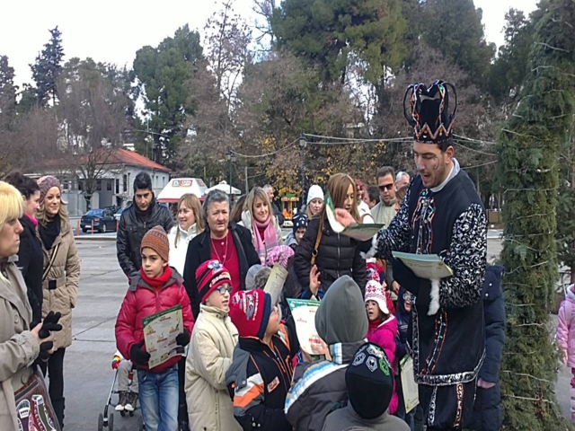 Παιδιά από παιδικό σταθμό της Χαλκίδας επισκέφθηκαν το Χωριό των Χριστουγέννων στην Τρίπολη (εικόνες)