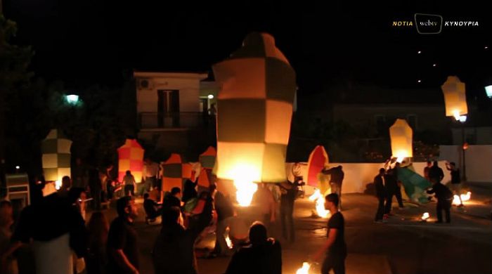 Φαντασμαγορικό έθιμο με αερόστατα τη νύχτα της ανάστασης στο Λεωνίδιο (vd)