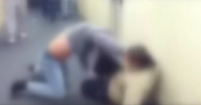 Σοκαριστικό βίντεο στην Πάτρα | Μαθητής έσπασε το σαγόνι συμμαθητή του (vd)