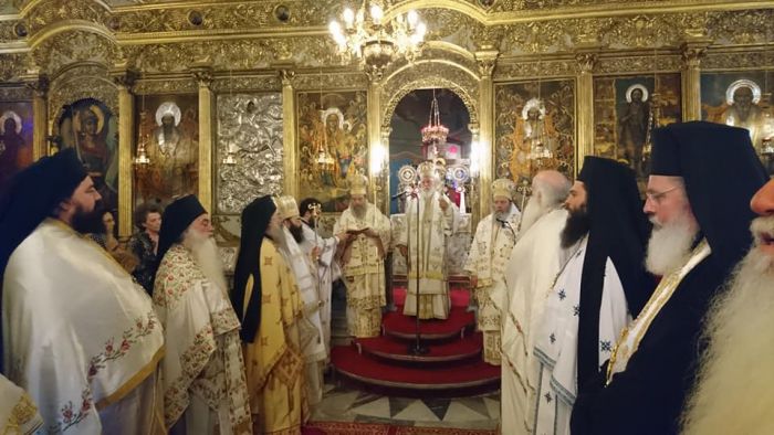 &Sigma;&epsilon; &kappa;&lambda;ί&mu;&alpha; &sigma;&upsilon;&gamma;&kappa;ί&nu;&eta;&sigma;&eta;&sigmaf; &tau;&omicron; &mu;&nu;&eta;&mu;ό&sigma;&upsilon;&nu;&omicron; &tau;&eta;&sigmaf; &alpha;&delta;&epsilon;&rho;&phi;ή&sigmaf; &tau;&omicron;&upsilon; &Mu;&eta;&tau;&rho;&omicron;&pi;&omicron;&lambda;ί&tau;&eta; &Theta;&epsilon;ό&kappa;&lambda;&eta;&tau;&omicron;&upsilon; (&epsilon;&iota;&kappa;ό&nu;&epsilon;&sigmaf;)