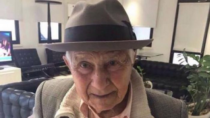 Απόφοιτος ετών ... 97!