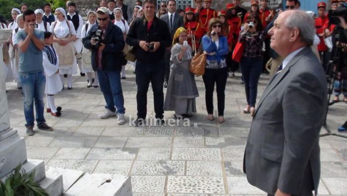 &Gamma;&iota;&alpha;&tau;ί &mu;&alpha;&tau;&alpha;&iota;ώ&theta;&eta;&kappa;&epsilon; &eta; &epsilon;&pi;ί&sigma;&kappa;&epsilon;&psi;&eta; &Kappa;&omicron;&upsilon;ί&kappa; &sigma;&tau;&eta;&nu; &Tau;&rho;ί&pi;&omicron;&lambda;&eta;