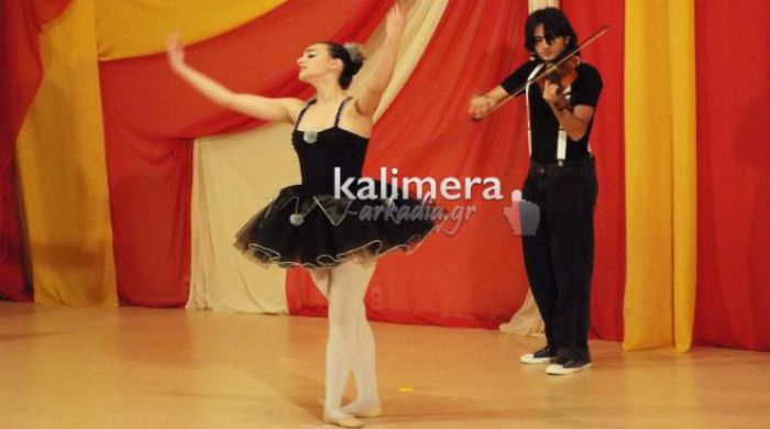 &Eta; ό&mu;&omicron;&rho;&phi;&eta; &mu;&pi;&alpha;&lambda;&alpha;&rho;ί&nu;&alpha; &pi;&omicron;&upsilon; &mu;ά&gamma;&epsilon;&psi;&epsilon; &tau;&omicron;&upsilon;&sigmaf; &theta;&epsilon;&alpha;&tau;έ&sigmaf; &mu;&epsilon; ή&chi;&omicron;&upsilon;&sigmaf; &alpha;&pi;ό &beta;&iota;&omicron;&lambda;ί! (vd)