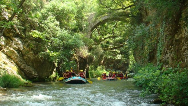 &Kappa;ά&lambda;&epsilon;&sigma;&mu;&alpha; &gamma;&iota;&alpha; rafting &sigma;&tau;&omicron;&nu; &Lambda;&omicron;ύ&sigma;&iota;&omicron;!
