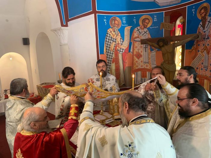 &Theta;&epsilon;ί&alpha; &Lambda;&epsilon;&iota;&tau;&omicron;&upsilon;&rho;&gamma;ί&alpha; &mu;&epsilon; &tau;&omicron;&nu; &Mu;&eta;&tau;&rho;&omicron;&pi;&omicron;&lambda;ί&tau;&eta; &Alpha;&lambda;έ&xi;&alpha;&nu;&delta;&rho;&omicron; &sigma;&tau;&eta;&nu; &Pi;&alpha;&nu;&alpha;&gamma;ί&alpha; &Tau;&sigma;&epsilon;&mu;&pi;&epsilon;&rho;&omicron;ύ - &Xi;&epsilon;&kappa;&iota;&nu;&omicron;ύ&nu; έ&rho;&gamma;&alpha; &sigma;&tau;&omicron; &Nu;&alpha;ό! (&epsilon;&iota;&kappa;ό&nu;&epsilon;&sigmaf;)