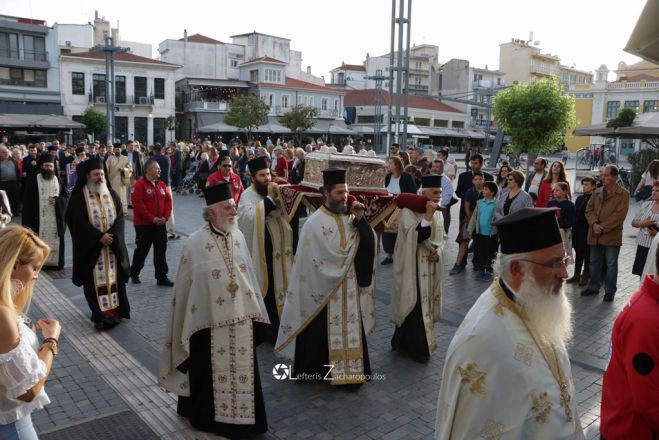 &Eta; &Tau;&rho;ί&pi;&omicron;&lambda;&eta; &upsilon;&pi;&omicron;&delta;έ&chi;&theta;&eta;&kappa;&epsilon; &tau;&alpha; &Iota;&epsilon;&rho;ά &Lambda;&epsilon;ί&psi;&alpha;&nu;&alpha; &tau;&omega;&nu; &Pi;&omicron;&lambda;&iota;&omicron;ύ&chi;&omega;&nu; &tau;&eta;&sigmaf; (&epsilon;&iota;&kappa;ό&nu;&epsilon;&sigmaf;)