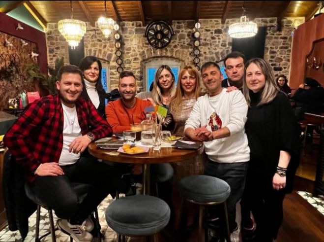 &Tau;&eta;&nu; 1&eta; &Phi;&epsilon;&beta;&rho;&omicron;&upsilon;&alpha;&rho;ί&omicron;&upsilon; &eta; &kappa;&omicron;&pi;ή &pi;ί&tau;&alpha;&sigmaf; &tau;&omicron;&upsilon; &Sigma;&omega;&mu;&alpha;&tau;&epsilon;ί&omicron;&upsilon; &Kappa;&omicron;&upsilon;&rho;έ&omega;&nu; - &Kappa;&omicron;&mu;&mu;&omega;&tau;ώ&nu; &Tau;&rho;ί&pi;&omicron;&lambda;&eta;&sigmaf;