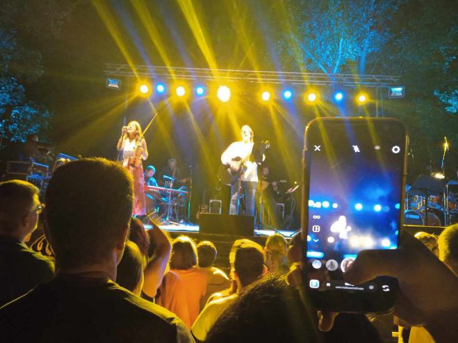 Μεγαλόπολη | Μαγική βραδιά με χιλιάδες κόσμου στη συναυλία με τον Γιάννη Κότσιρα (vd)