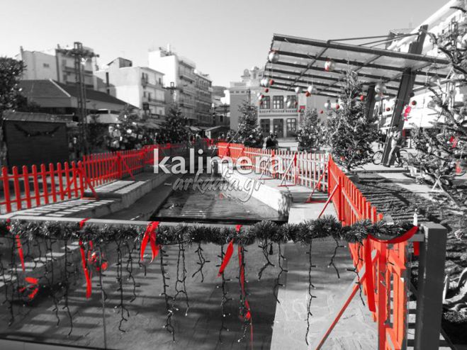 &Rho;ί&xi;&epsilon; ... &kappa;ό&kappa;&kappa;&iota;&nu;&omicron; &sigma;&tau;&eta; &Chi;&rho;&iota;&sigma;&tau;&omicron;&upsilon;&gamma;&epsilon;&nu;&nu;&iota;ά&tau;&iota;&kappa;&eta; &Tau;&rho;ί&pi;&omicron;&lambda;&eta;! (&epsilon;&iota;&kappa;ό&nu;&epsilon;&sigmaf;)