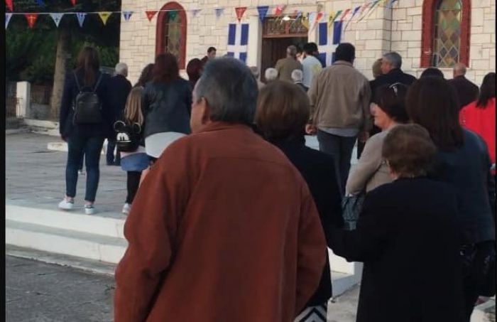 &Eta; &pi;&epsilon;&rho;&iota;&phi;&omicron;&rho;ά &tau;&eta;&sigmaf; &epsilon;&iota;&kappa;ό&nu;&alpha;&sigmaf; &tau;&omicron;&upsilon; &Alpha;&gamma;ί&omicron;&upsilon; &Gamma;&epsilon;&omega;&rho;&gamma;ί&omicron;&upsilon; &sigma;&tau;&omicron; &chi;&omega;&rho;&iota;ό &Mu;&alpha;&upsilon;&rho;ί&kappa;&iota; (vd)