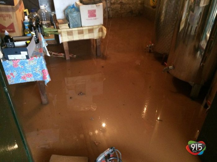 &Pi;ά&nu;&omega; &alpha;&pi;ό 25 &sigma;&pi;ί&tau;&iota;&alpha; &pi;&lambda;&eta;&mu;&mu;ύ&rho;&iota;&sigma;&alpha;&nu; &sigma;&tau;&omicron; &Zeta;&epsilon;&upsilon;&gamma;&omicron;&lambda;&alpha;&tau;&iota;ό (vd)