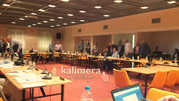 Έ&nu;&alpha; &theta;έ&mu;&alpha; &kappa;&iota;&nu;&eta;&tau;ή&sigmaf; &tau;&eta;&lambda;&epsilon;&phi;&omega;&nu;ί&alpha;&sigmaf; &pi;&rho;&omicron;&kappa;ά&lambda;&epsilon;&sigma;&epsilon; &delta;&iota;&alpha;&kappa;&omicron;&pi;ή &sigma;&tau;&omicron; &delta;&eta;&mu;&omicron;&tau;&iota;&kappa;ό &sigma;&upsilon;&mu;&beta;&omicron;ύ&lambda;&iota;&omicron; &Tau;&rho;ί&pi;&omicron;&lambda;&eta;&sigmaf;!