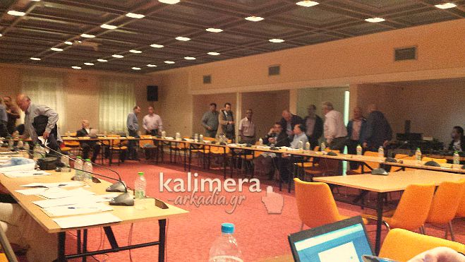 Έ&nu;&alpha; &theta;έ&mu;&alpha; &kappa;&iota;&nu;&eta;&tau;ή&sigmaf; &tau;&eta;&lambda;&epsilon;&phi;&omega;&nu;ί&alpha;&sigmaf; &pi;&rho;&omicron;&kappa;ά&lambda;&epsilon;&sigma;&epsilon; &delta;&iota;&alpha;&kappa;&omicron;&pi;ή &sigma;&tau;&omicron; &delta;&eta;&mu;&omicron;&tau;&iota;&kappa;ό &sigma;&upsilon;&mu;&beta;&omicron;ύ&lambda;&iota;&omicron; &Tau;&rho;ί&pi;&omicron;&lambda;&eta;&sigmaf;!