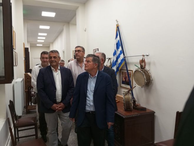 &Epsilon;&gamma;&kappa;&alpha;ί&nu;&iota;&alpha; &alpha;&nu;&alpha;&kappa;&alpha;&iota;&nu;&iota;&sigma;&mu;έ&nu;&omicron;&upsilon; &delta;&eta;&mu;&omicron;&tau;&iota;&kappa;&omicron;ύ &sigma;&chi;&omicron;&lambda;&epsilon;ί&omicron;&upsilon; &sigma;&tau;&omicron; &Lambda;&omicron;&upsilon;&kappa;ά | &Tau;&zeta;&iota;&omicron;ύ&mu;&eta;&sigmaf;: &laquo;&Sigma;&upsilon;&gamma;&chi;&alpha;ί&rho;&omicron;&upsilon;&mu;&epsilon; &pi;&rho;&omega;&tau;&omicron;&beta;&omicron;&upsilon;&lambda;ί&epsilon;&sigmaf; &pi;&omicron;&upsilon; &alpha;&nu;&alpha;&delta;&epsilon;&iota;&kappa;&nu;ύ&omicron;&upsilon;&nu; &tau;&eta;&nu; &iota;&sigma;&tau;&omicron;&rho;ί&alpha; &kappa;&alpha;&iota; &tau;&omicron;&nu; &pi;&omicron;&lambda;&iota;&tau;&iota;&sigma;&mu;ό &tau;&omega;&nu; &tau;&omicron;&pi;&iota;&kappa;ώ&nu; &mu;&alpha;&sigmaf; &kappa;&omicron;&iota;&nu;&omicron;&tau;ή&tau;&omega;&nu;&raquo;