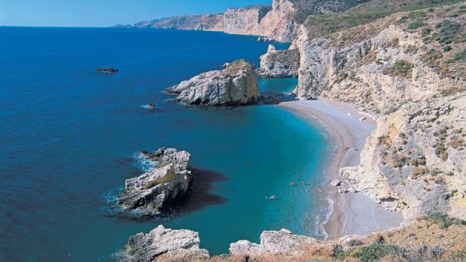 Guardian | Πέντε ελληνικές παραλίες στις 40 καλύτερες της Ευρώπης - H μία στην Πελοπόννησο!