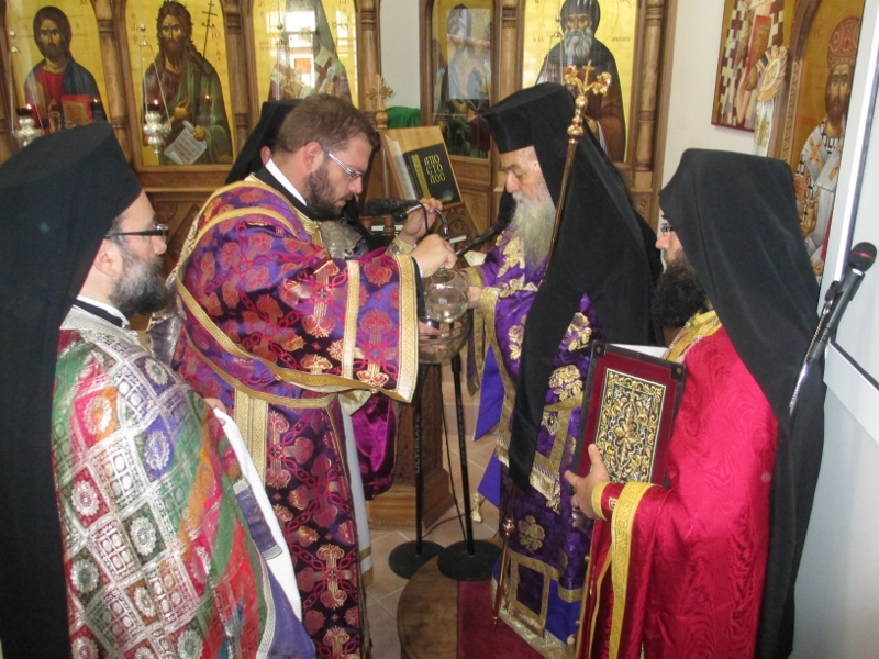 &Theta;&epsilon;ί&alpha; &Lambda;&epsilon;&iota;&tau;&omicron;&upsilon;&rho;&gamma;ί&alpha; &kappa;&alpha;&iota; &chi;&epsilon;&iota;&rho;&omicron;&tau;&omicron;&nu;ί&alpha; &alpha;&pi;ό &tau;&omicron;&nu; &Mu;&eta;&tau;&rho;ό&pi;&omicron;&lambda;&eta; &Iota;&epsilon;&rho;&epsilon;&mu;ί&alpha; &sigma;&tau;&eta; &Mu;&epsilon;&gamma;&alpha;&lambda;ό&pi;&omicron;&lambda;&eta; (&epsilon;&iota;&kappa;ό&nu;&epsilon;&sigmaf;)