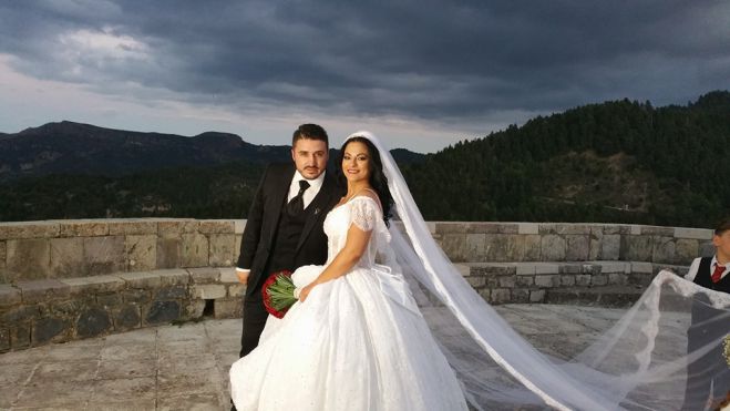Σήμερα γάμος γίνεται ... Ντύθηκε νύφη η Τζένη Κατσίγιαννη (εικόνες)!