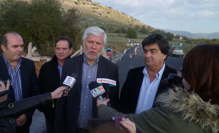 &Omicron;&lambda;&omicron;&kappa;&lambda;&eta;&rho;ώ&nu;&omicron;&nu;&tau;&alpha;&iota; &omicron;&iota; &epsilon;&rho;&gamma;&alpha;&sigma;ί&epsilon;&sigmaf; &sigma;&tau;&omicron; &delta;&rho;ό&mu;&omicron; &pi;&rho;&iota;&nu; &tau;&omicron; &Sigma;&tau;&epsilon;&nu;ό