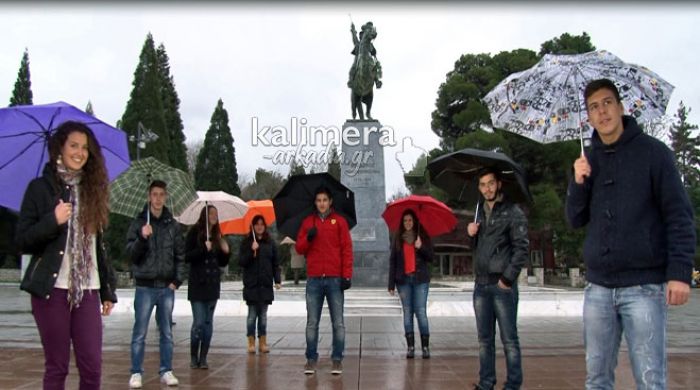 &Omicron; &sigma;&kappa;&eta;&nu;&omicron;&theta;έ&tau;&eta;&sigmaf; &Gamma;. &Beta;ά&kappa;&rho;&omicron;&sigmaf; &alpha;&pi;&omicron;&kappa;&alpha;&lambda;ύ&pi;&tau;&epsilon;&iota; ά&gamma;&nu;&omega;&sigma;&tau;&epsilon;&sigmaf; &pi;&tau;&upsilon;&chi;έ&sigmaf; &gamma;&iota;&alpha; &tau;&omicron; video clip &laquo;&Epsilon;ί&nu;&alpha;&iota; &eta; &pi;ό&lambda;&eta; &mu;&alpha;&gamma;&iota;&kappa;ή&raquo; (vd)