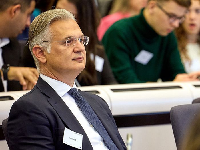 Live &omicron; &sigma;&eta;&mu;&epsilon;&rho;&iota;&nu;ό&sigmaf; &alpha;&pi;&omicron;&lambda;&omicron;&gamma;&iota;&sigma;&mu;ό&sigmaf; &pi;&epsilon;&pi;&rho;&alpha;&gamma;&mu;έ&nu;&omega;&nu; &Pi;&tau;&omega;&chi;&omicron;ύ &sigma;&tau;&eta;&nu; &Tau;&rho;ί&pi;&omicron;&lambda;&eta;