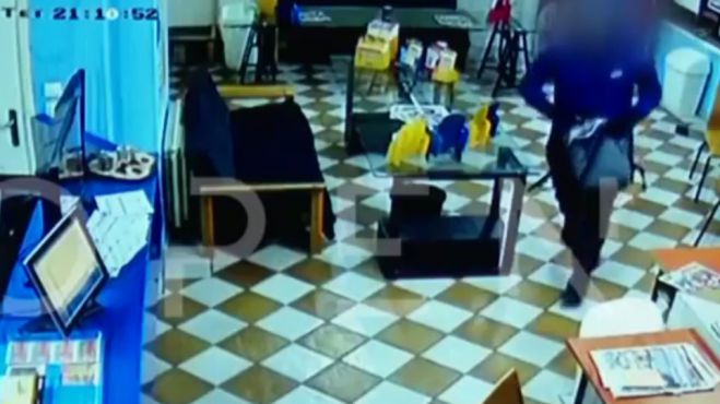 Λήστεψε πρακτορείο του ΟΠΑΠ και έπαιξε και δελτίο! (vd)