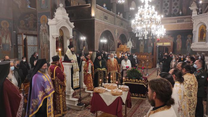 &Omicron; &Epsilon;&sigma;&pi;&epsilon;&rho;&iota;&nu;ό&sigmaf; &tau;&eta;&sigmaf; &Alpha;&gamma;ί&alpha;&sigmaf; &Beta;&alpha;&rho;&beta;ά&rho;&alpha;&sigmaf; &sigma;&tau;&eta;&nu; &Tau;&rho;ί&pi;&omicron;&lambda;&eta; (&epsilon;&iota;&kappa;ό&nu;&epsilon;&sigmaf;)