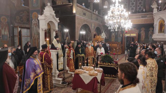 &Omicron; &Epsilon;&sigma;&pi;&epsilon;&rho;&iota;&nu;ό&sigmaf; &tau;&eta;&sigmaf; &Alpha;&gamma;ί&alpha;&sigmaf; &Beta;&alpha;&rho;&beta;ά&rho;&alpha;&sigmaf; &sigma;&tau;&eta;&nu; &Tau;&rho;ί&pi;&omicron;&lambda;&eta; (&epsilon;&iota;&kappa;ό&nu;&epsilon;&sigmaf;)