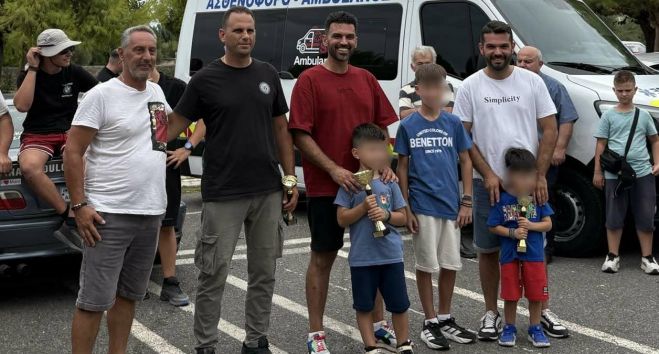 &Delta;&iota;&pi;&lambda;ή &epsilon;&pi;&iota;&tau;&upsilon;&chi;ί&alpha; &gamma;&iota;&alpha; &tau;&omicron;&upsilon;&sigmaf; &alpha;&delta;&epsilon;&lambda;&phi;&omicron;ύ&sigmaf; &Kappa;ό&tau;&tau;&eta; &alpha;&pi;ό &tau;&eta;&nu; &Tau;&rho;ί&pi;&omicron;&lambda;&eta; &sigma;&tau;&omicron;&nu; 4&omicron; &alpha;&gamma;ώ&nu;&alpha; &Delta;&epsilon;&xi;&iota;&omicron;&tau;&epsilon;&chi;&nu;ί&alpha;&sigmaf; &Alpha;&upsilon;&tau;&omicron;&kappa;&iota;&nu;ή&tau;&omega;&nu;