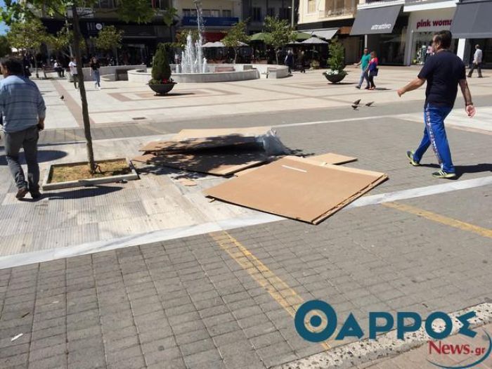 Καλαμάτα | Διέλυσαν το προεκλογικό περίπτερο της Χρυσής Αυγής