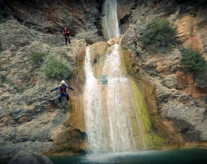 &Pi;&epsilon;&zeta;&omicron;&pi;ό&rho;&omicron;&iota; &alpha;&pi;ό &tau;&eta;&nu; &Alpha;&theta;ή&nu;&alpha; έ&zeta;&eta;&sigma;&alpha;&nu; &mu;&iota;&alpha; &mu;&omicron;&nu;&alpha;&delta;&iota;&kappa;ή &epsilon;&mu;&pi;&epsilon;&iota;&rho;ί&alpha; &sigma;&tau;&omicron;&upsilon;&sigmaf; &kappa;&alpha;&tau;&alpha;&rho;&rho;ά&kappa;&tau;&epsilon;&sigmaf; &tau;&eta;&sigmaf; &Lambda;&epsilon;&pi;ί&delta;&alpha;&sigmaf; (&epsilon;&iota;&kappa;ό&nu;&epsilon;&sigmaf;)