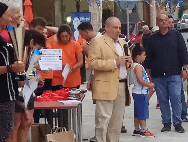 &Omicron; &beta;&omicron;&upsilon;&lambda;&epsilon;&upsilon;&tau;ή&sigmaf; &Gamma;. &Pi;&alpha;&pi;&alpha;&eta;&lambda;&iota;&omicron;ύ &gamma;&iota;&alpha; &tau;&omicron;&nu; &alpha;&gamma;ώ&nu;&alpha; &laquo;&Kappa;&rho;ό&nu;&iota;&omicron;&nu; &Pi;έ&rho;&alpha;&sigma;&mu;&alpha;&raquo;