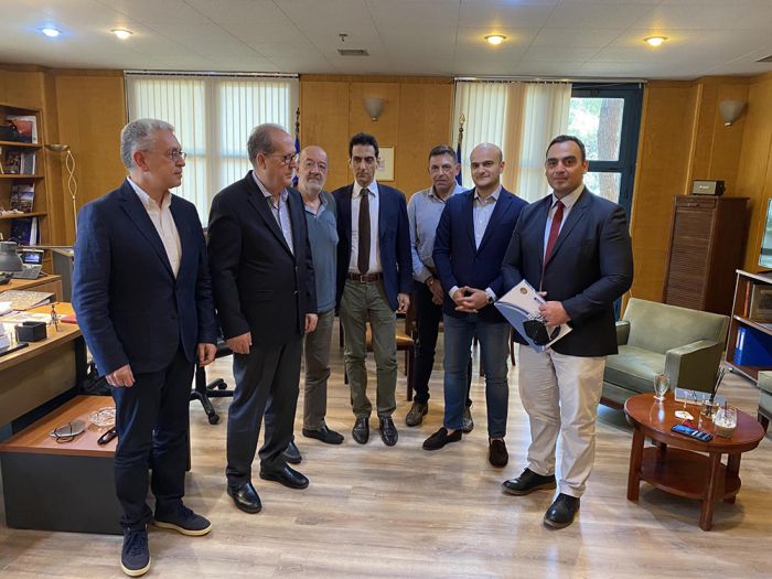 &Omicron; &Upsilon;&pi;&omicron;&upsilon;&rho;&gamma;ό&sigmaf; &Mu;&epsilon;&tau;&alpha;&phi;&omicron;&rho;ώ&nu; &theta;&alpha; &pi;&rho;&omicron;&beta;&epsilon;ί &sigma;&epsilon; &alpha;&nu;&alpha;&kappa;&omicron;&iota;&nu;ώ&sigma;&epsilon;&iota;&sigmaf; &gamma;&iota;&alpha; &tau;&eta; &sigma;&iota;&delta;&eta;&rho;&omicron;&delta;&rho;&omicron;&mu;&iota;&kappa;ή &gamma;&rho;&alpha;&mu;&mu;ή "&Kappa;ό&rho;&iota;&nu;&theta;&omicron;&sigmaf; - &Tau;&rho;ί&pi;&omicron;&lambda;&eta; - &Kappa;&alpha;&lambda;&alpha;&mu;ά&tau;&alpha;"