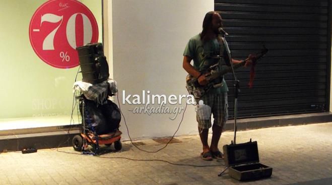 Ένας καλλιτέχνης του δρόμου ... στην Τρίπολη! (vd)