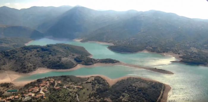 &Eta; &lambda;ί&mu;&nu;&eta; &Lambda;ά&delta;&omega;&nu;&alpha; ... &alpha;&pi;ό &psi;&eta;&lambda;ά - &Epsilon;&kappa;&pi;&lambda;&eta;&kappa;&tau;&iota;&kappa;ό &beta;ί&nu;&tau;&epsilon;&omicron;!