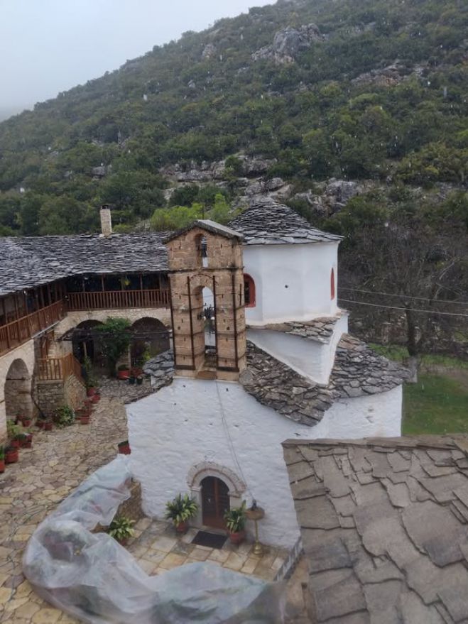 Γιορτάζει η Μονή Αγίου Νικολάου Καρυάς