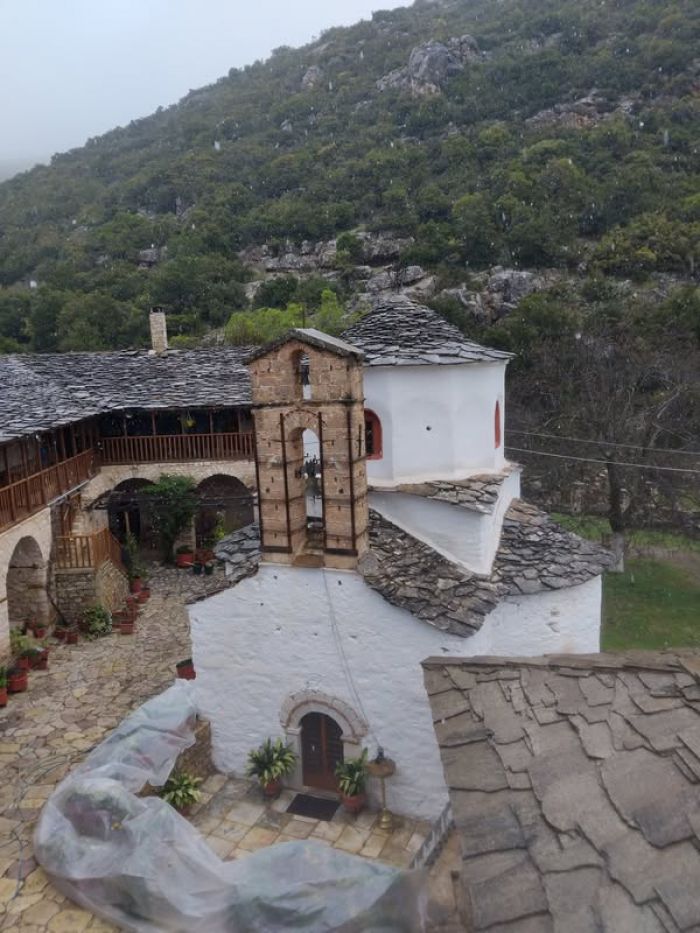 Γιορτάζει η Μονή Αγίου Νικολάου Καρυάς