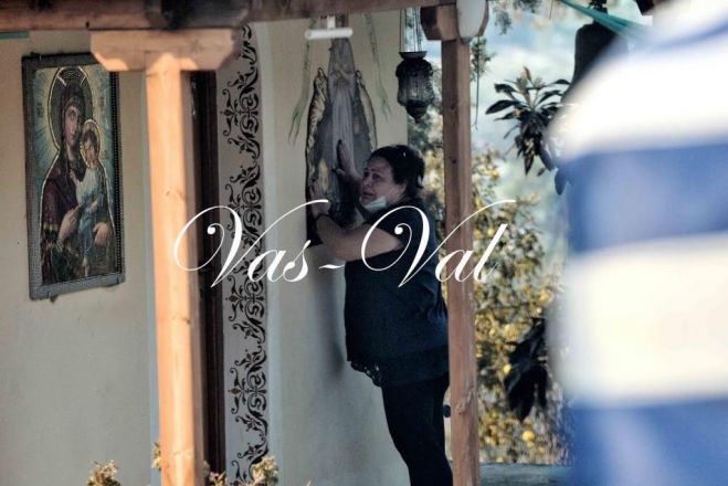 &Mu;ό&nu;&omicron; &eta; &pi;ί&sigma;&tau;&eta; &alpha;&pi;έ&mu;&epsilon;&iota;&nu;&epsilon; &sigma;&tau;&alpha; &Alpha;&theta;ί&kappa;&iota;&alpha; &Kappa;&omicron;&rho;&iota;&nu;&theta;ί&alpha;&sigmaf; | &Sigma;&tau;ά&chi;&tau;&eta; &eta; &pi;&epsilon;&rho;&iota;&omicron;&upsilon;&sigma;ί&alpha; &tau;&omega;&nu; &sigma;&upsilon;&mu;&pi;&omicron;&lambda;&iota;&tau;ώ&nu; &mu;&alpha;&sigmaf; (&epsilon;&iota;&kappa;ό&nu;&epsilon;&sigmaf;)