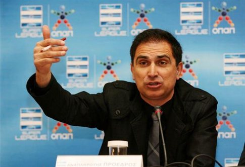 &Mu;&pi;&omicron;&rho;&omicron;&beta;ή&lambda;&omicron;&sigmaf;: &laquo;&Pi;&iota;&sigma;&tau;&epsilon;ύ&omicron;&upsilon;&mu;&epsilon; &sigma;&tau;&omicron; &Tau;&sigma;ά&mu;&pi;&iota;&omicron;&nu;&sigmaf; &Lambda;&iota;&gamma;&kappa;&raquo;!