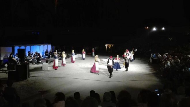 &Mu;&iota;&alpha; &mu;&alpha;&gamma;&iota;&kappa;ή &beta;&rho;&alpha;&delta;&iota;ά &alpha;&phi;&iota;&epsilon;&rho;&omega;&mu;έ&nu;&eta; &sigma;&tau;&omicron;&nu; &Nu;ί&kappa;&omicron; &Gamma;&kappa;ά&tau;&sigma;&omicron; &alpha;&pi;ό &tau;&eta;&nu; Έ&nu;&omega;&sigma;&eta; &Alpha;&rho;&kappa;ά&delta;&omega;&nu; &Chi;&alpha;&lambda;&alpha;&nu;&delta;&rho;ί&omicron;&upsilon;! (vd)