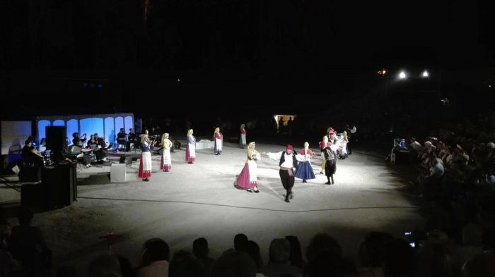 &Mu;&iota;&alpha; &mu;&alpha;&gamma;&iota;&kappa;ή &beta;&rho;&alpha;&delta;&iota;ά &alpha;&phi;&iota;&epsilon;&rho;&omega;&mu;έ&nu;&eta; &sigma;&tau;&omicron;&nu; &Nu;ί&kappa;&omicron; &Gamma;&kappa;ά&tau;&sigma;&omicron; &alpha;&pi;ό &tau;&eta;&nu; Έ&nu;&omega;&sigma;&eta; &Alpha;&rho;&kappa;ά&delta;&omega;&nu; &Chi;&alpha;&lambda;&alpha;&nu;&delta;&rho;ί&omicron;&upsilon;! (vd)