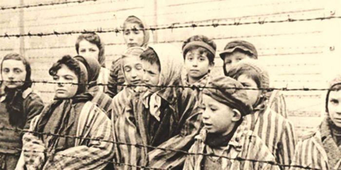 &Beta;&lambda;ά&sigma;&eta;&sigmaf; &gamma;&iota;&alpha; &tau;&eta;&nu; &Pi;&alpha;&gamma;&kappa;&omicron;́&sigma;&mu;&iota;&alpha; &Eta;&mu;&epsilon;́&rho;&alpha; &Mu;&nu;&eta;́&mu;&eta;&sigmaf; &tau;&omega;&nu; &Theta;&upsilon;&mu;&alpha;́&tau;&omega;&nu; &tau;&omicron;&upsilon; &Omicron;&lambda;&omicron;&kappa;&alpha;&upsilon;&tau;&omega;́&mu;&alpha;&tau;&omicron;&sigmaf;: "&Mu;&alpha;&chi;&omicron;́&mu;&alpha;&sigma;&tau;&epsilon; &epsilon;&nu;&alpha;́&nu;&tau;&iota;&alpha; &sigma;&epsilon; &kappa;&alpha;́&theta;&epsilon; &mu;&omicron;&rho;&phi;&eta;́ &rho;&alpha;&tau;&sigma;&iota;&sigma;&mu;&omicron;&upsilon;́ &kappa;&alpha;&iota; &mu;&iota;&sigma;&alpha;&lambda;&lambda;&omicron;&delta;&omicron;&xi;&iota;́&alpha;&sigmaf;"