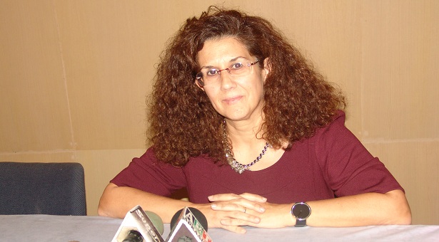 &Sigma;&tau;&eta;&nu; &Tau;&rho;ί&pi;&omicron;&lambda;&eta; ή&rho;&theta;&epsilon; &eta; &Sigma;&upsilon;&nu;ή&gamma;&omicron;&rho;&omicron;&sigmaf; &tau;&omicron;&upsilon; &Pi;&omicron;&lambda;ί&tau;&eta; &Kappa;&alpha;&lambda;&lambda;&iota;ό&pi;&eta; &Sigma;&pi;&alpha;&nu;&omicron;ύ (video)