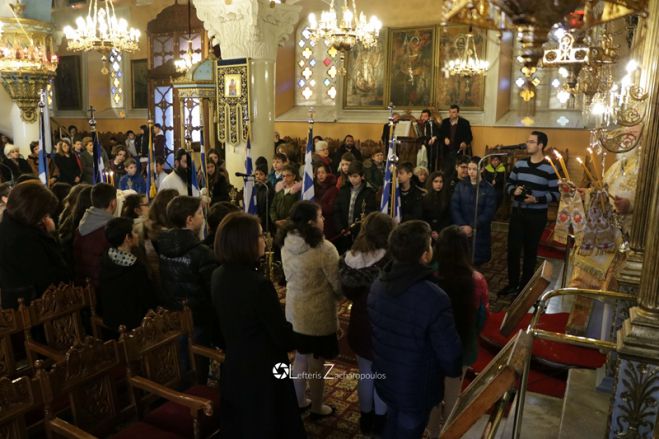 &Eta; &gamma;&iota;&omicron;&rho;&tau;ή &tau;&omega;&nu; &Tau;&rho;&iota;ώ&nu; &Iota;&epsilon;&rho;&alpha;&rho;&chi;ώ&nu; &sigma;&tau;&omicron; &Nu;&alpha;ό &Alpha;&gamma;ί&omicron;&upsilon; &Delta;&eta;&mu;&eta;&tau;&rho;ί&omicron;&upsilon; &Tau;&rho;ί&pi;&omicron;&lambda;&eta;&sigmaf; (&epsilon;&iota;&kappa;ό&nu;&epsilon;&sigmaf;)