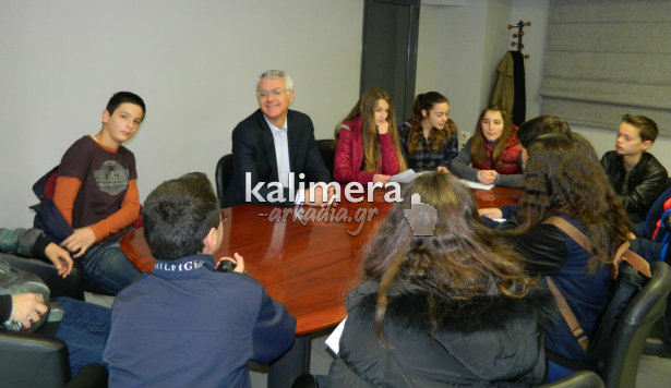 Μαθητές του 3ου Γυμνασίου πήραν «συνέντευξη» από τον Δήμαρχο Τρίπολης για την ανακύκλωση! (vd)